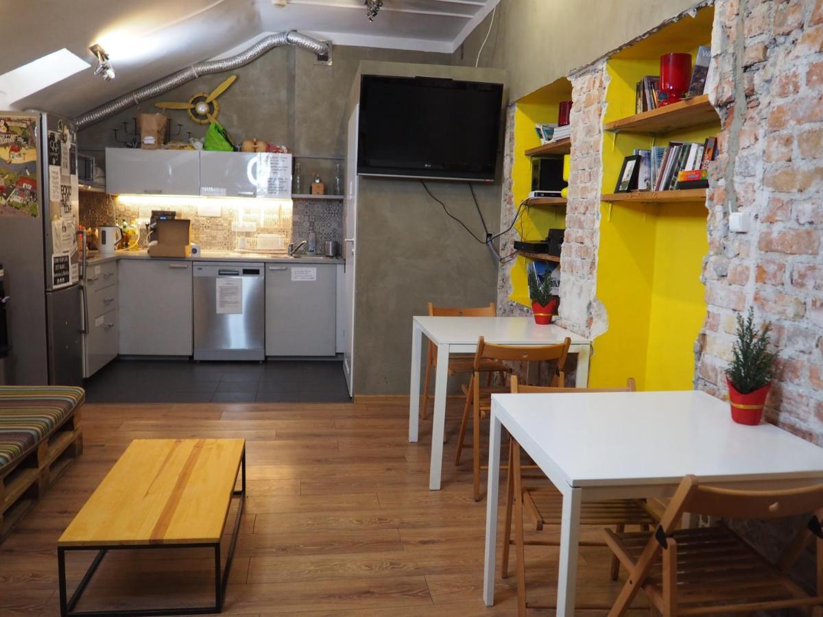 New World St Hostel And Private Room Warsaw Ngoại thất bức ảnh