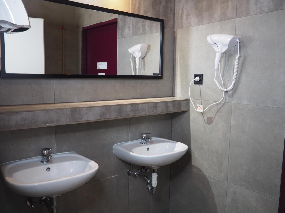 New World St Hostel And Private Room Warsaw Ngoại thất bức ảnh