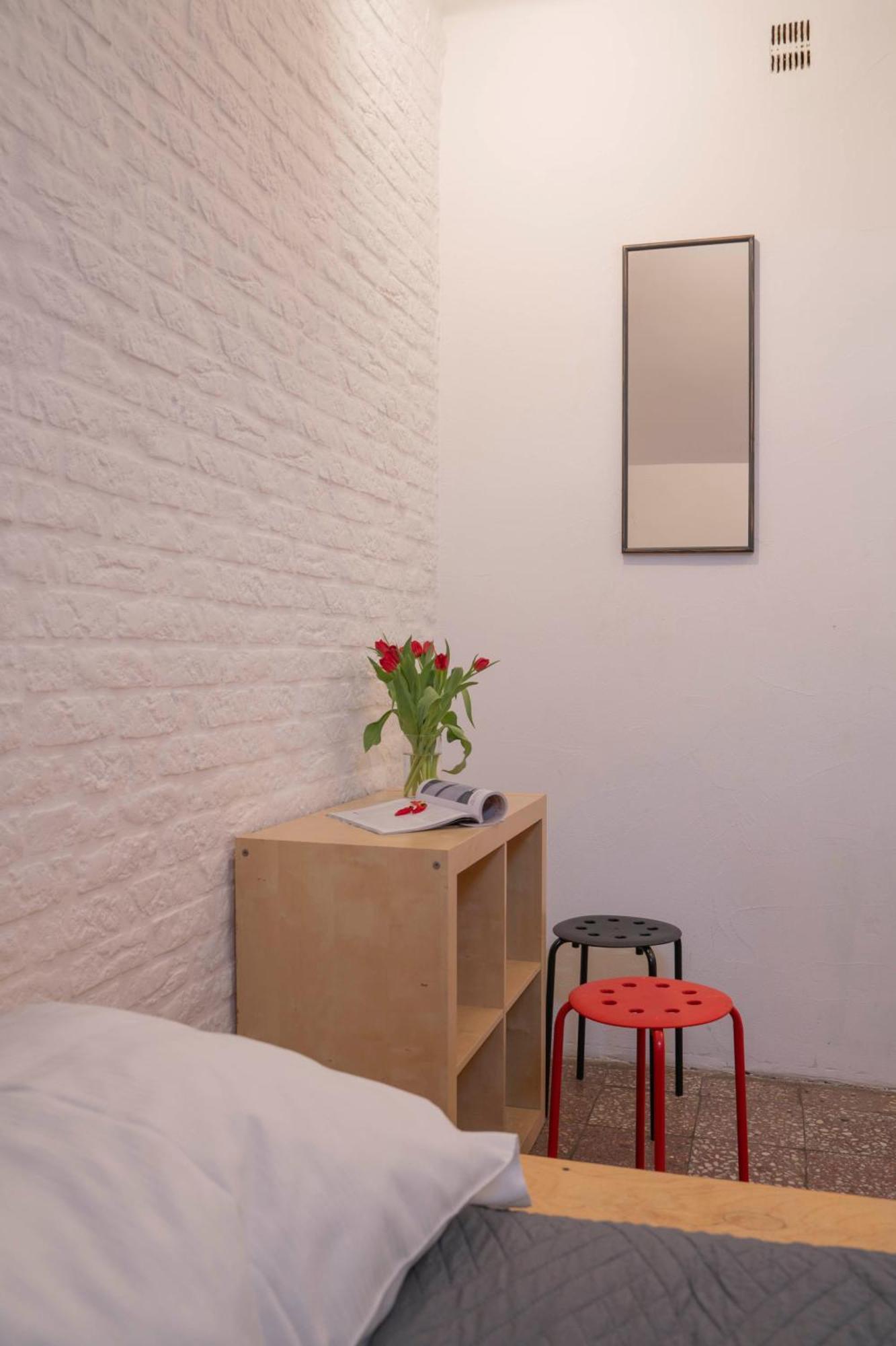 New World St Hostel And Private Room Warsaw Ngoại thất bức ảnh