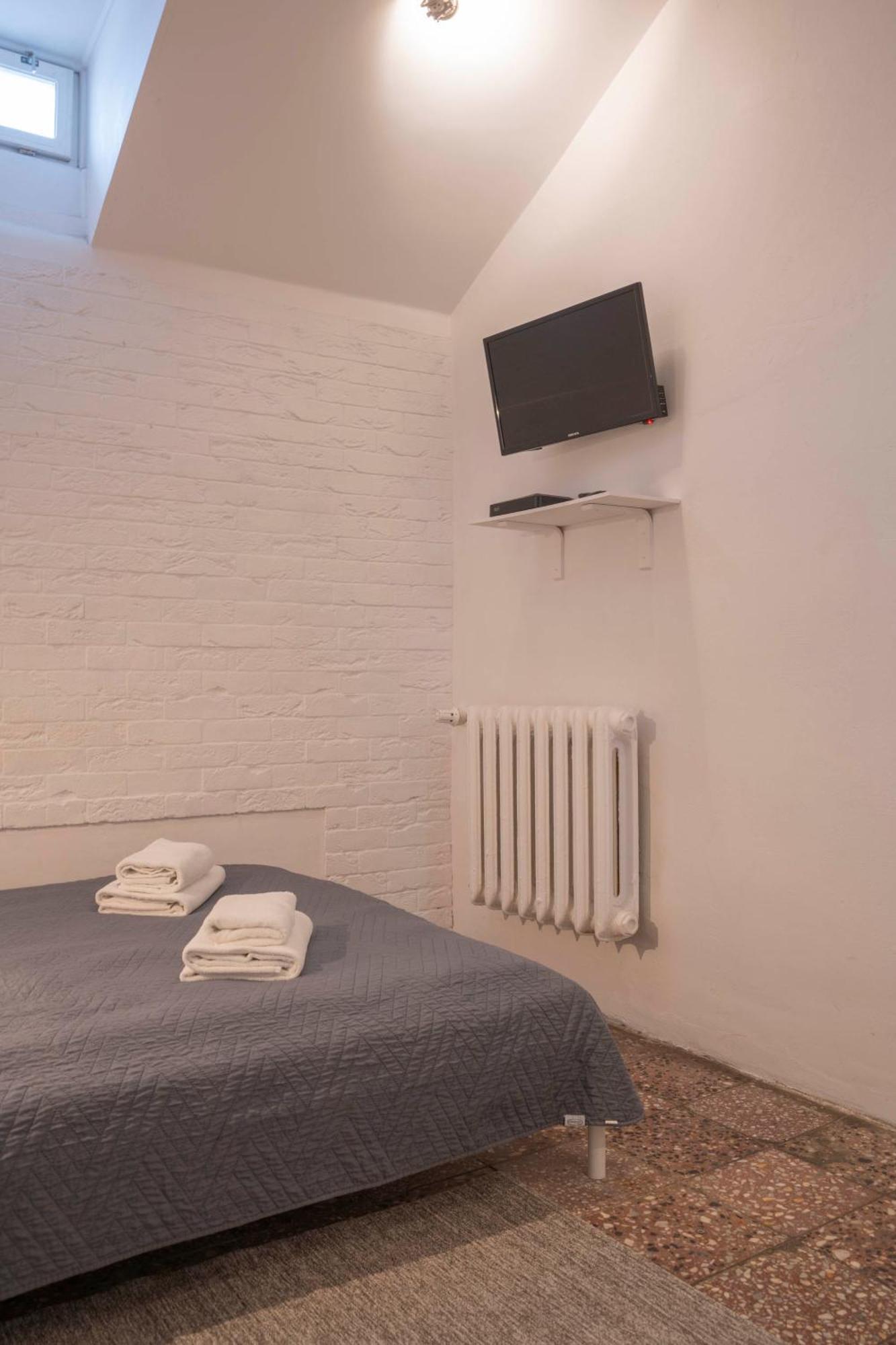 New World St Hostel And Private Room Warsaw Ngoại thất bức ảnh