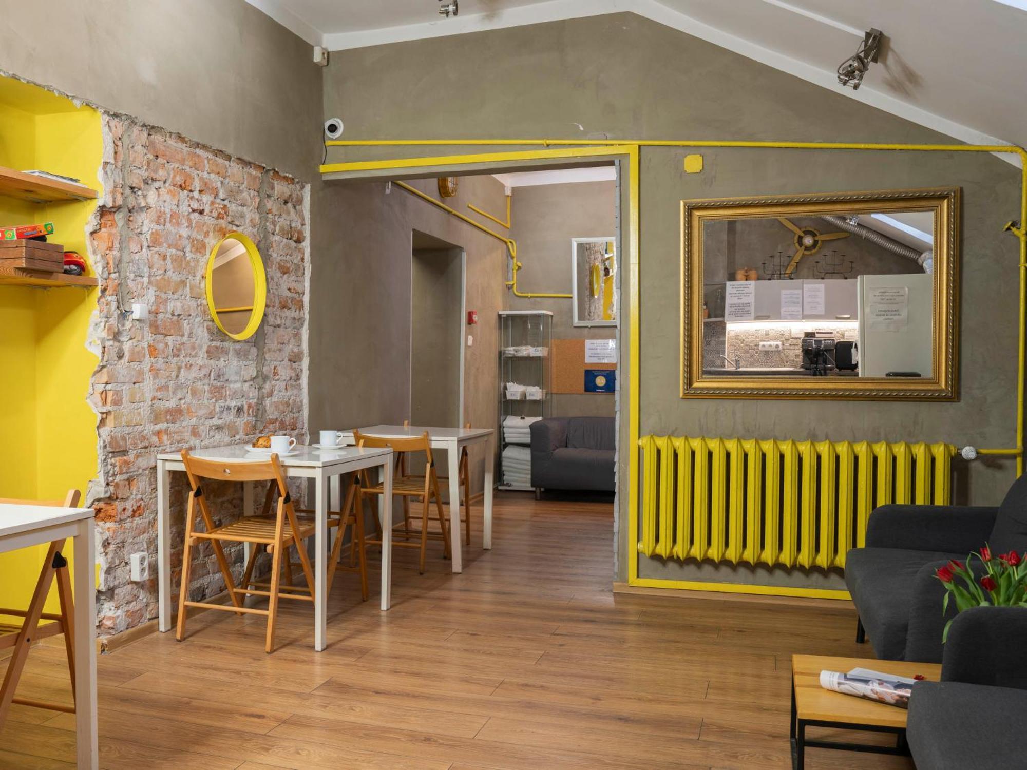 New World St Hostel And Private Room Warsaw Ngoại thất bức ảnh