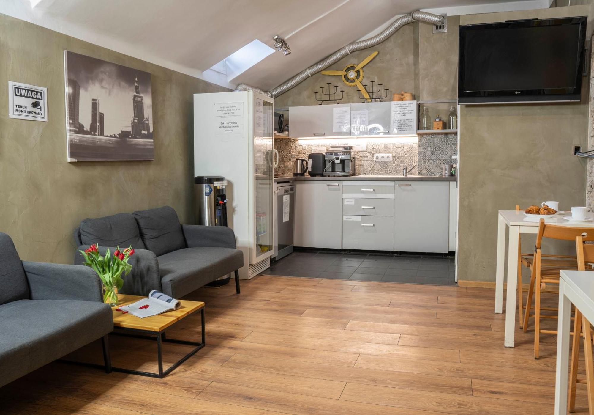 New World St Hostel And Private Room Warsaw Ngoại thất bức ảnh