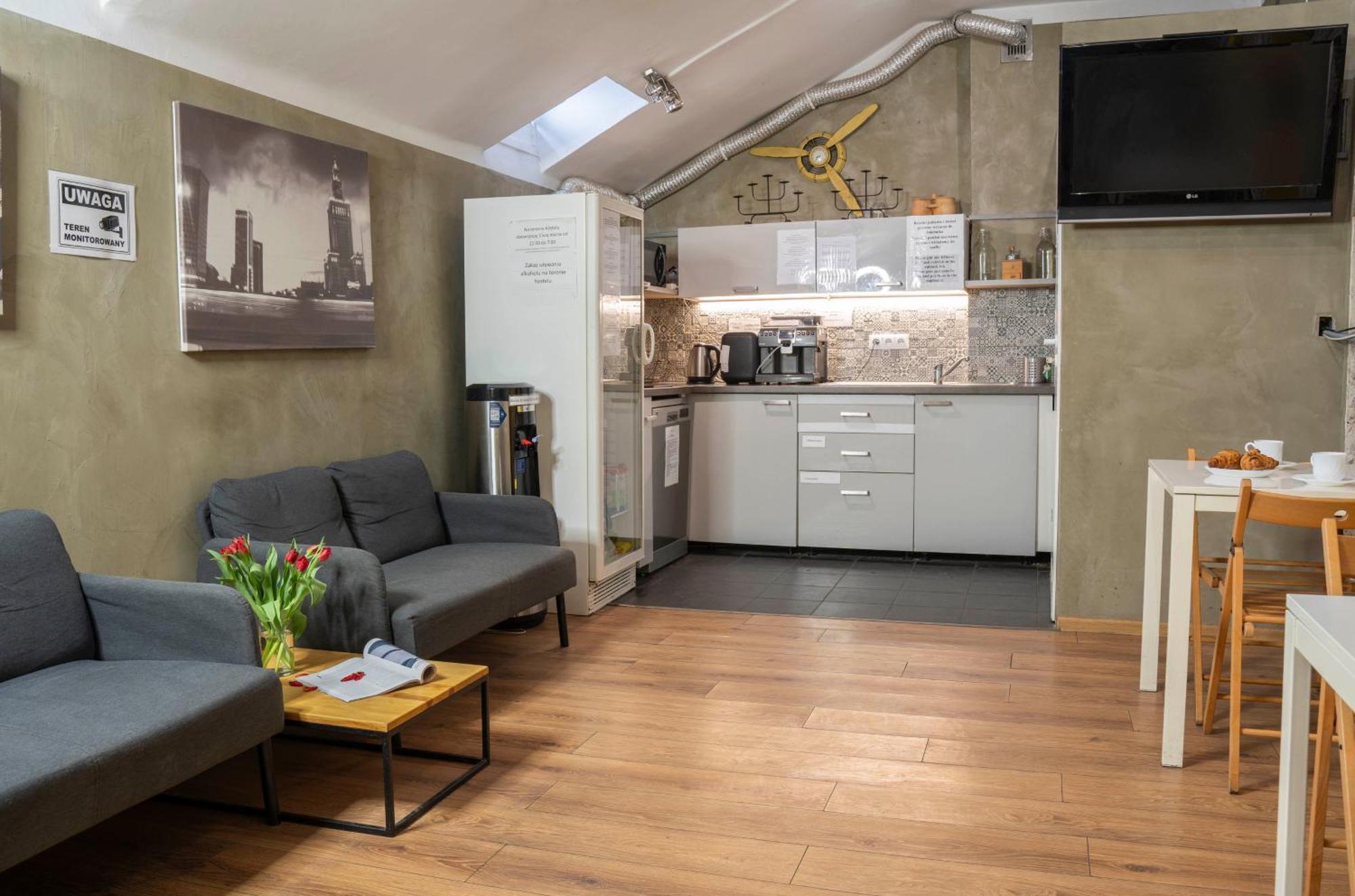 New World St Hostel And Private Room Warsaw Ngoại thất bức ảnh